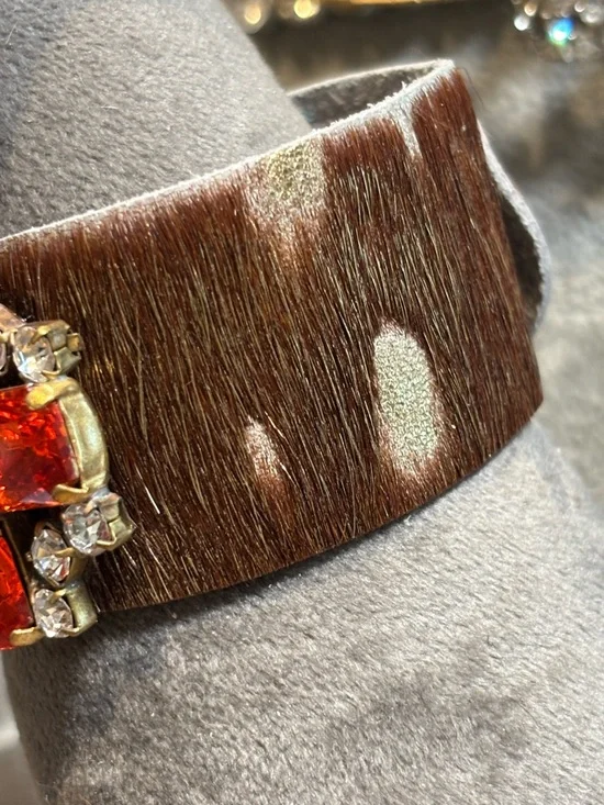 Handmade cowhide bracelet with Crystal repurposed brooch! One of a kind! - Picture 5 of 12